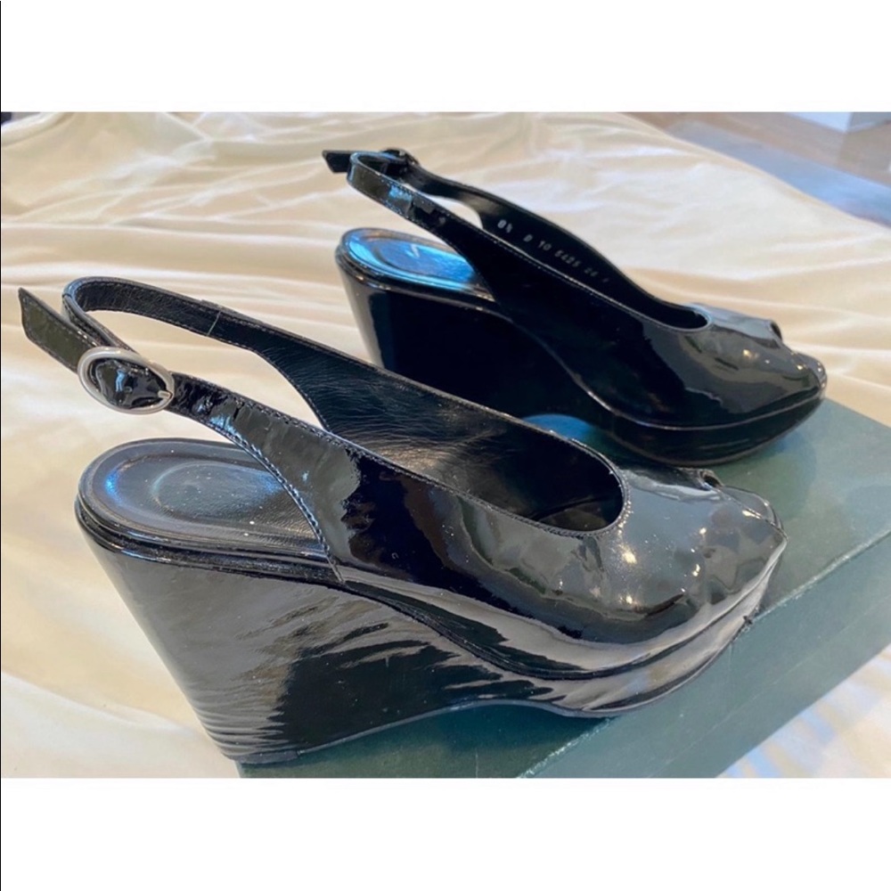 Black patent leather clergerie shoe